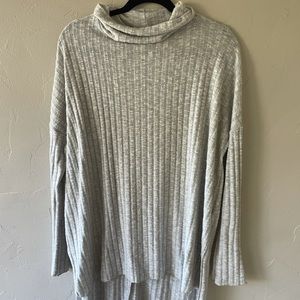 Long thin grey sweater